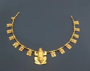 Collana Quimbaya con rane, dalla Colombia